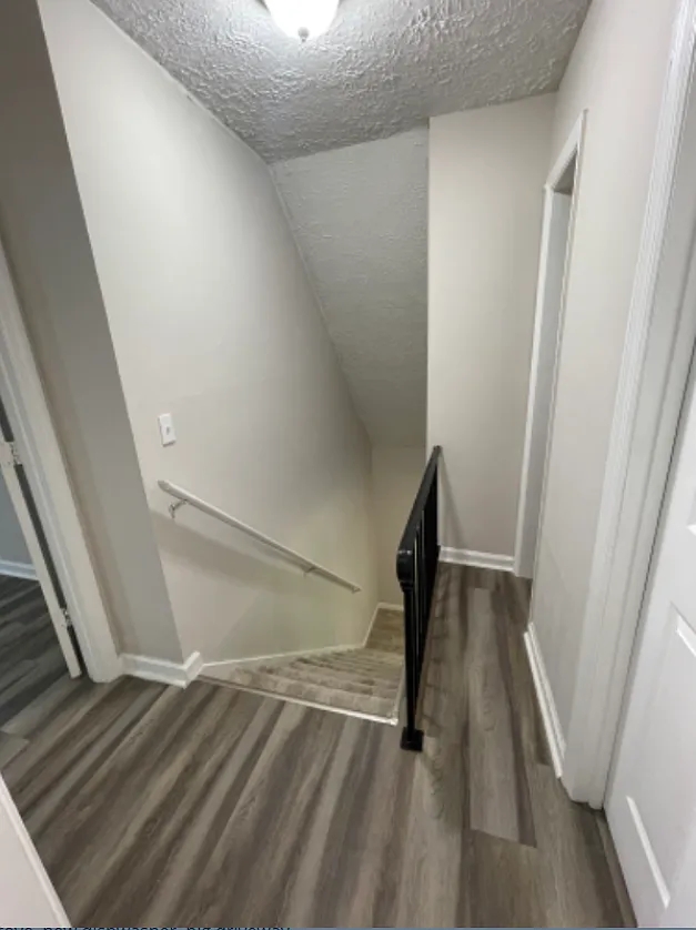 3 bed, 1300 sqft, $1,700 — Photo 2