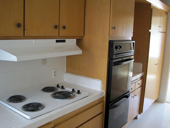 4th image of 134 S Elm Dr APT 101