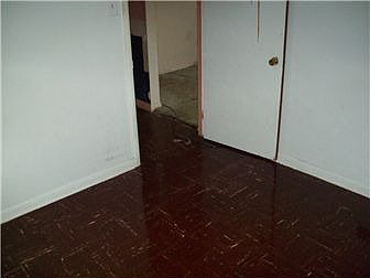 4th image of 2006 Carol Dr
