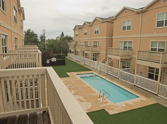 4th image of 107 E Ling St #105