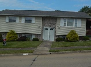 2052 Capital Dr, Parkersburg, WV 26101