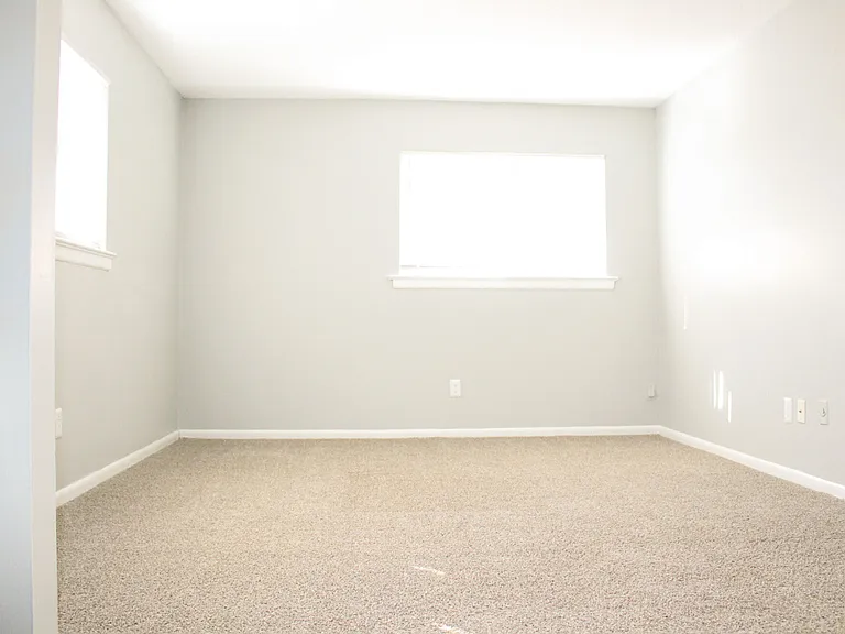 Willow Creek Apartments — Photo 10