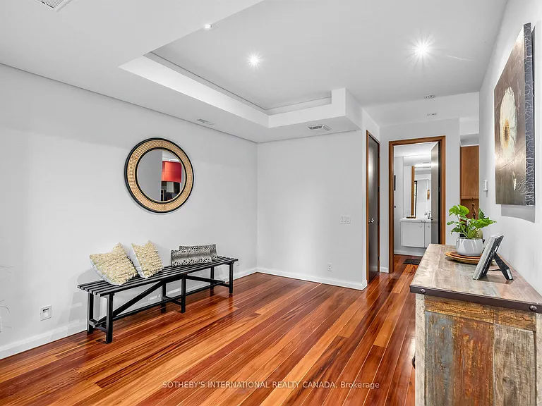 32 Regal Rd — Photo 15