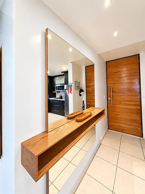 1 bed, 1.0 bath, 745 sqft, $2,300 — Photo 3