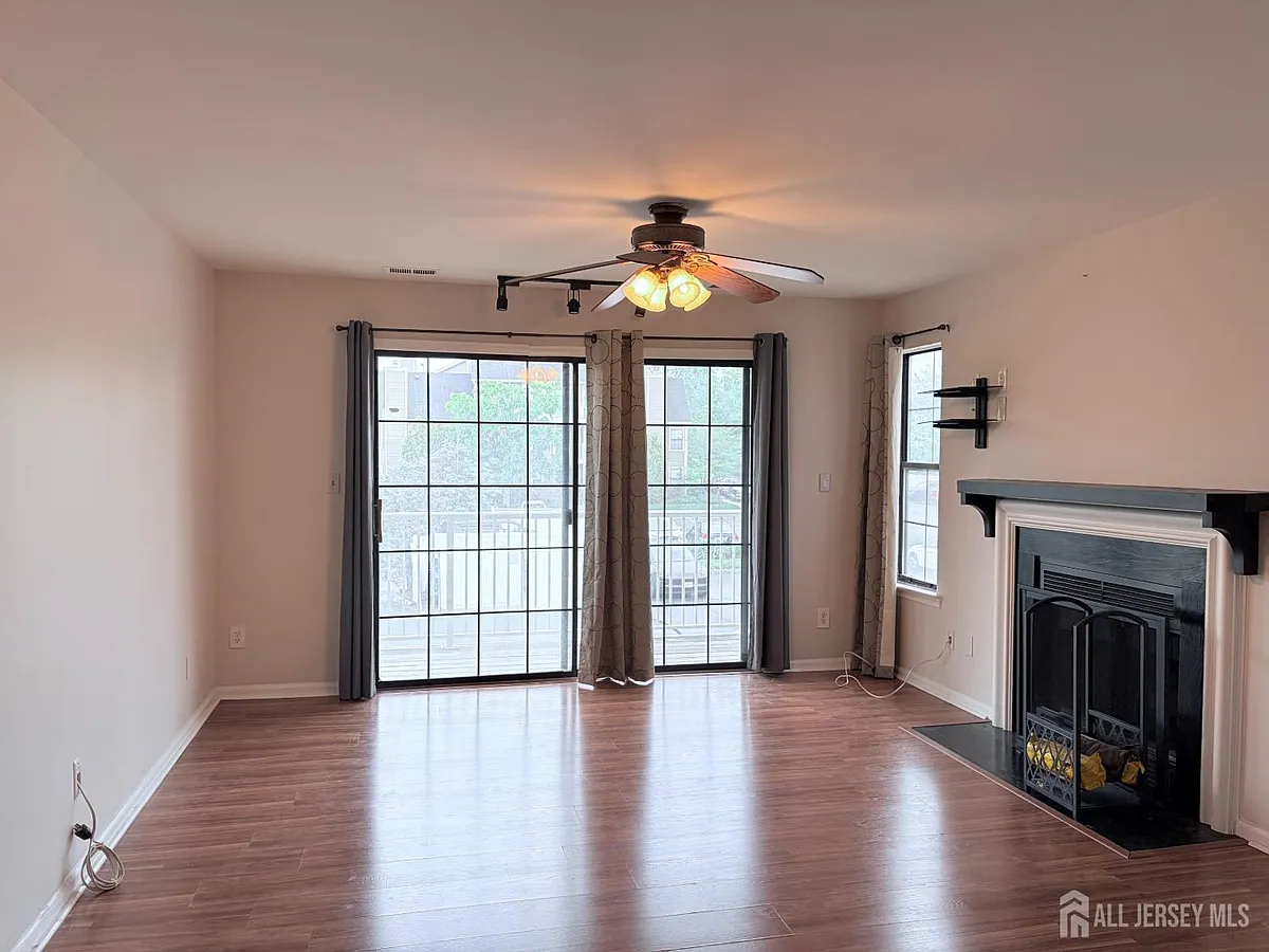 Building Photo - 60 Lear Ct #60