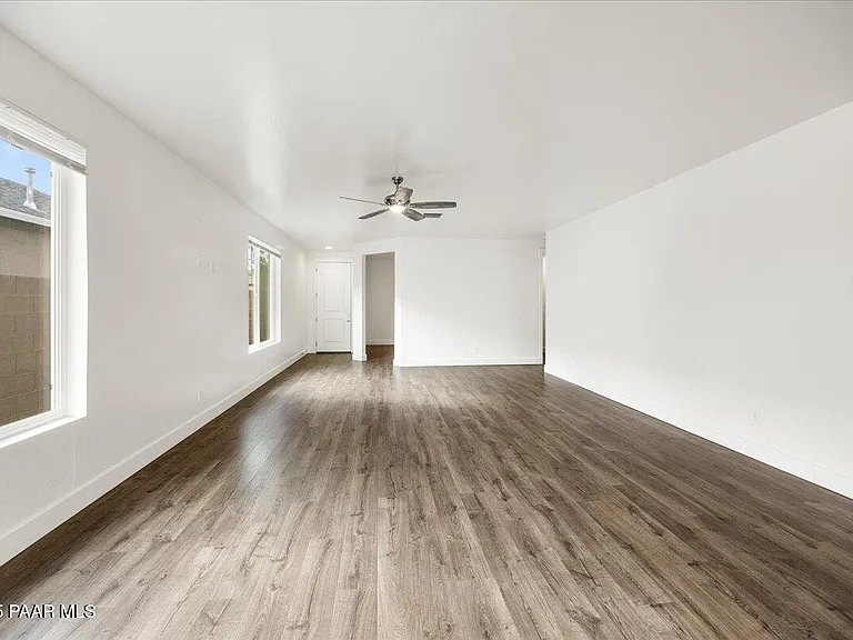 1643 Stratford Pl — Photo 8