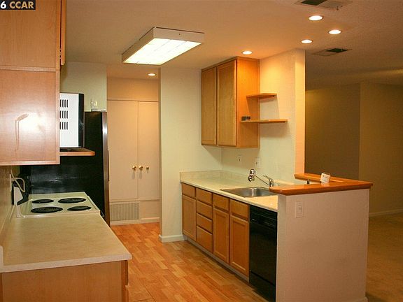 5th image of 456 Holiday Hills Dr