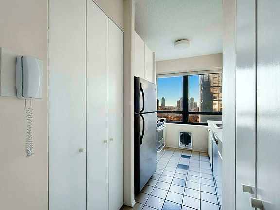 4th image of 240 E 47th St APT 9F