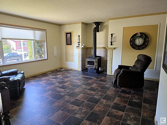 2nd image of 5025 49th Ave