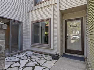 20718 Taft Rd, Northville, MI 48167