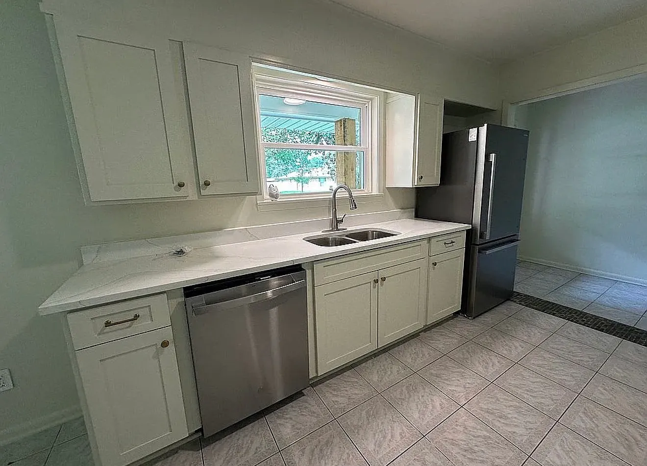 3 bed, 1970 sqft, $2,500 — Photo 3