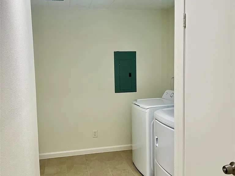 21510 Ruth Dr — Photo 12