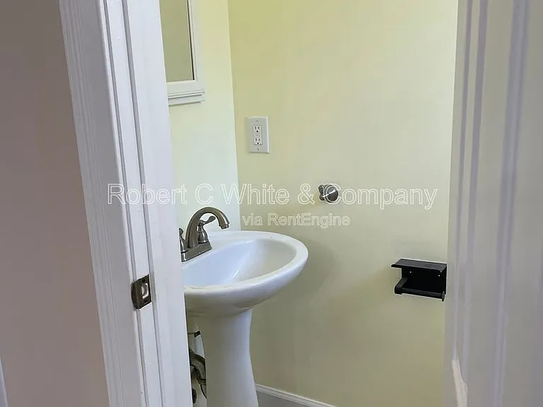 402 Cambridge Cmns — Photo 14
