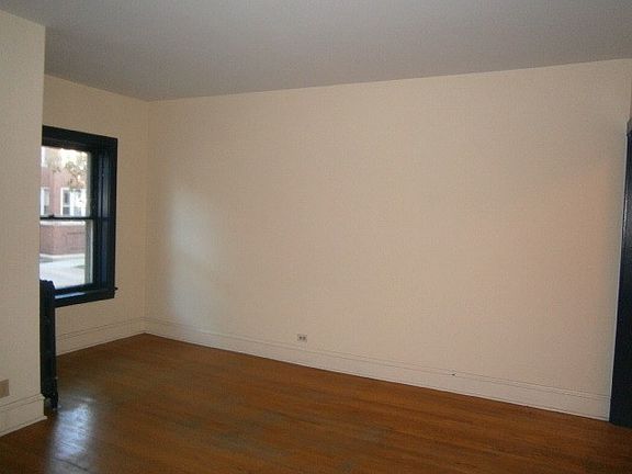 5th image of 7409 N Greenview Ave #1E