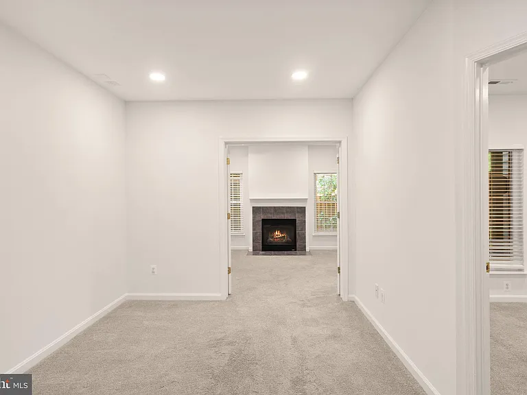 42685 Rolling Rock Sq — Photo 42