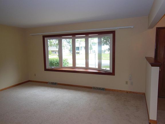 5th image of 9204 Parkway Dr