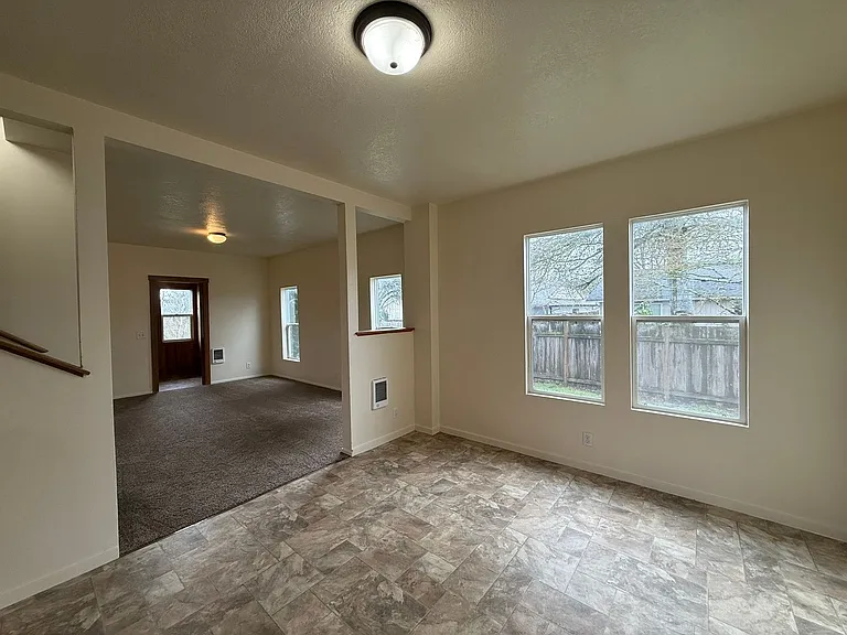 1133 Irvington Dr — Photo 7