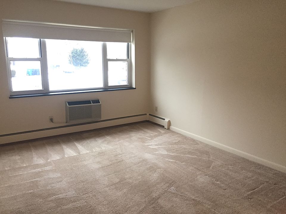 2nd image of 119 Lexington St #2