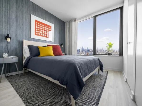 605 Pavonia image 1 of 27