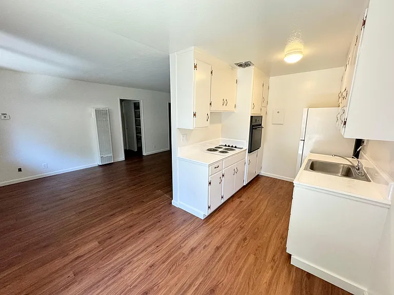 56 Centre St #14 — Photo 2