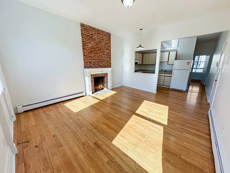 616 Washington St #1 — Photo 2