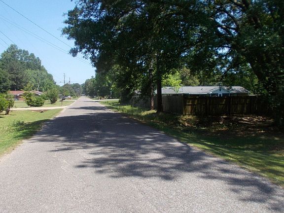 4th image of 301 Hinson Dr