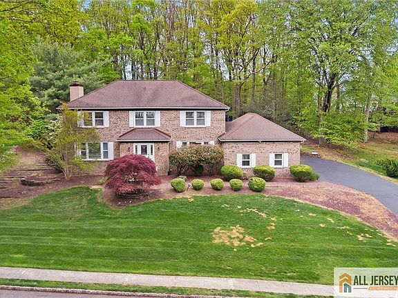 3rd image of 12 Woodgate Dr