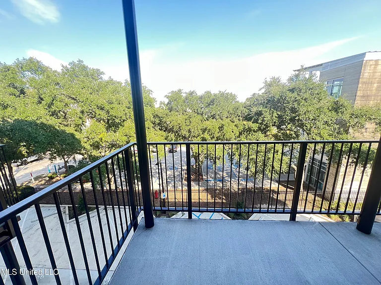 124 Court St — Photo 33