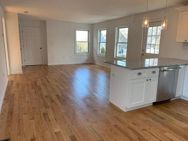 17 Howland St #2 — Photo 17