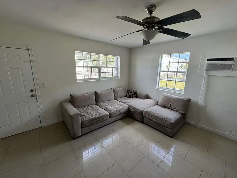 1042 Foster Rd #12 — Photo 7