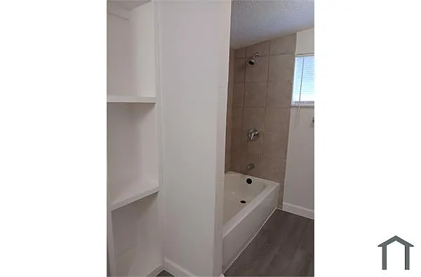 Building Photo - 3206 Lobenstien Ln