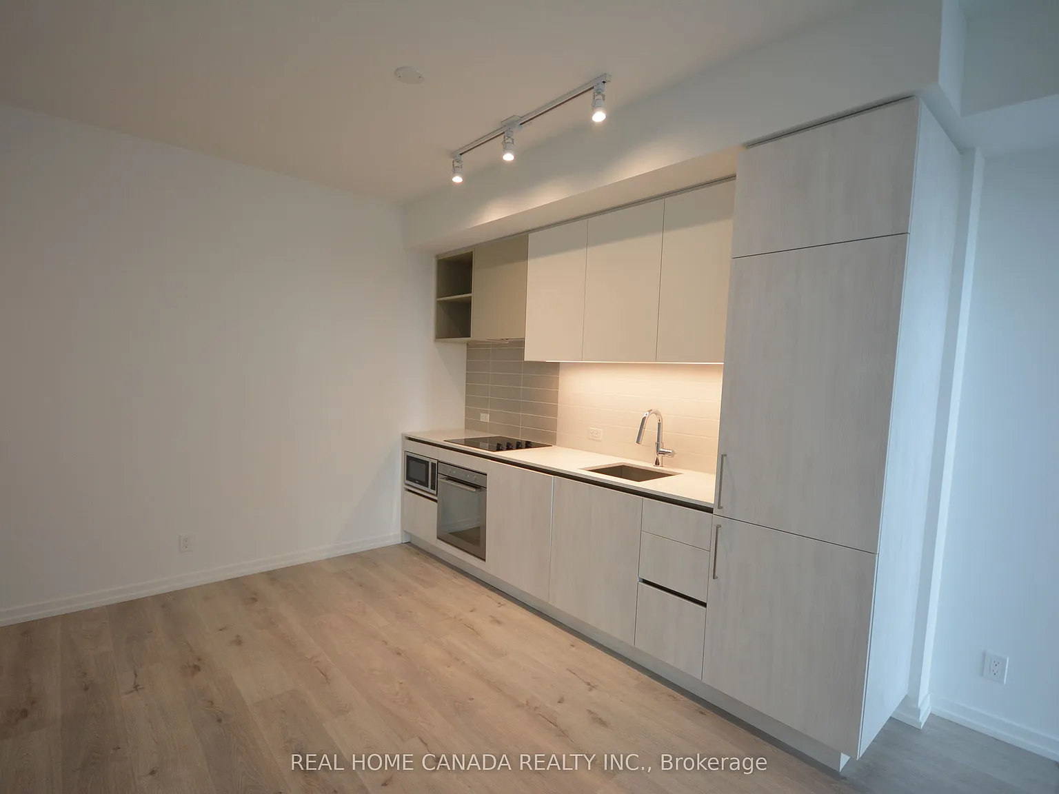 Tc5 Condos — Photo 3