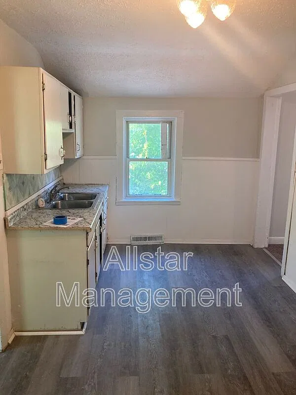 2 bed, 1.0 bath, 1000 sqft, $850 — Photo 2