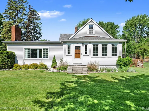37815 Pineridge St, Harrison Township, MI 48045