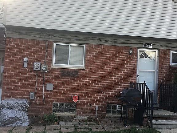 3rd image of 20937 Washington St
