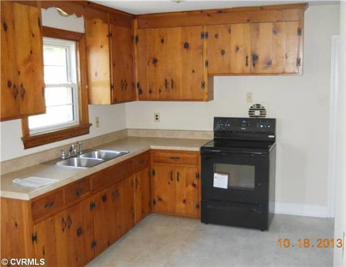 2nd image of 7405 Sandy Ln