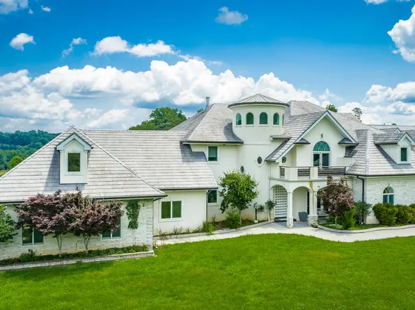 3800 University Dr, Ooltewah, TN 37363