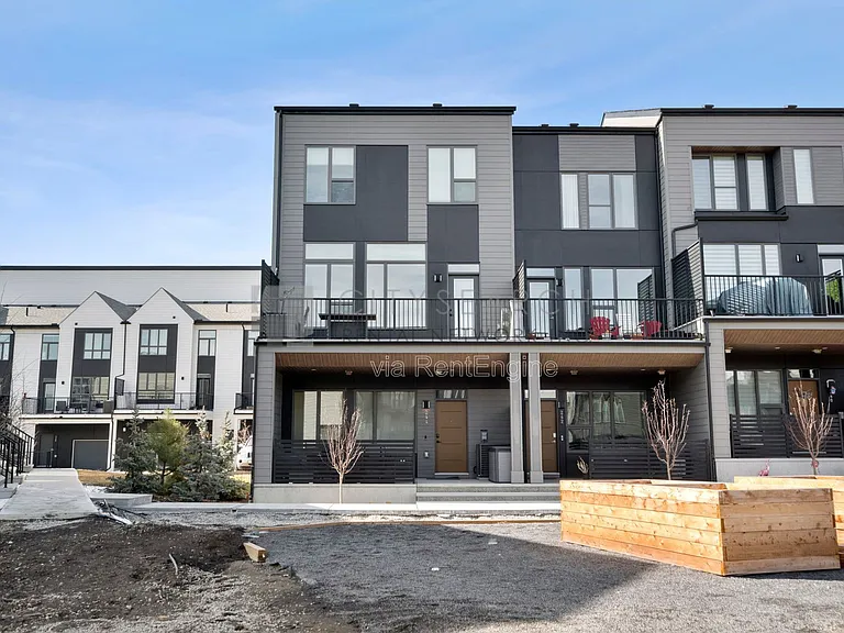 244 Sovereign Cres SW #1 — Photo 3