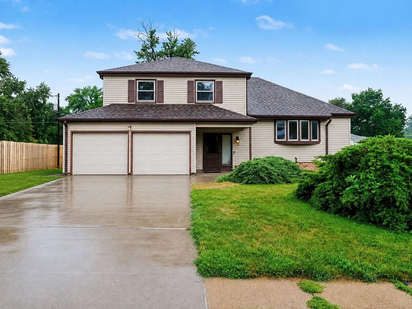 4 Bedroom Bellevue Home! — Photo 1