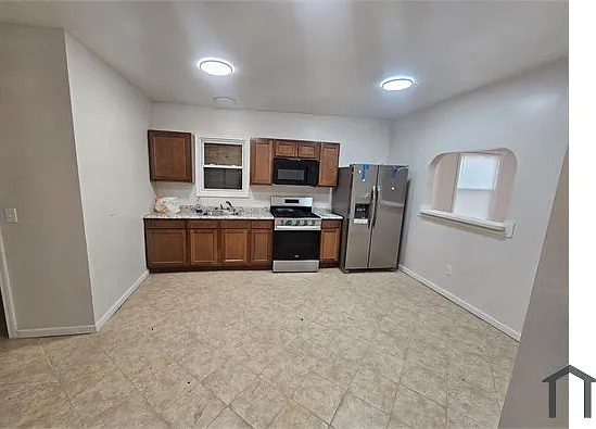 81 Walnut St #1