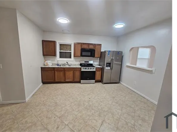 81 Walnut St #1, Waterbury, CT 06704