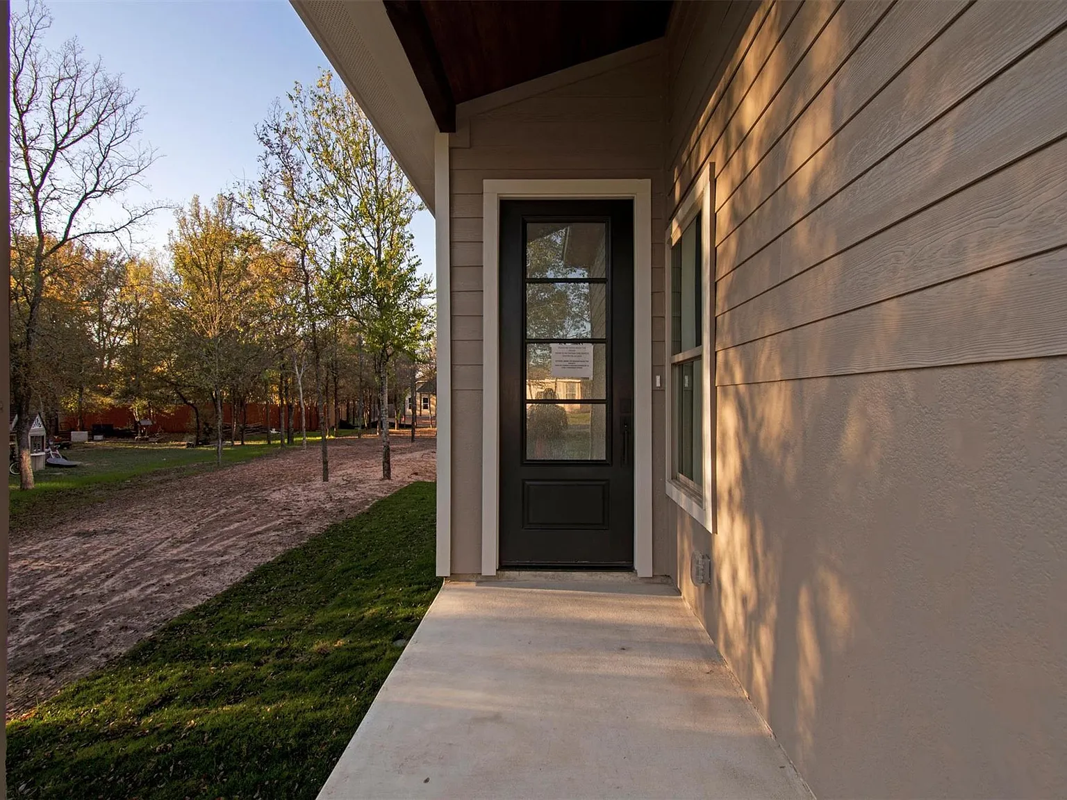 4 bed, 2.0 bath, 2016 sqft, $2,200 — Photo 3