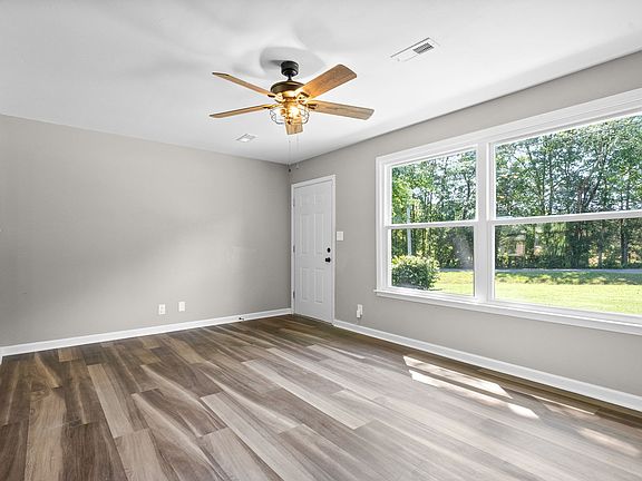 5th image of 2027 Basham Ln