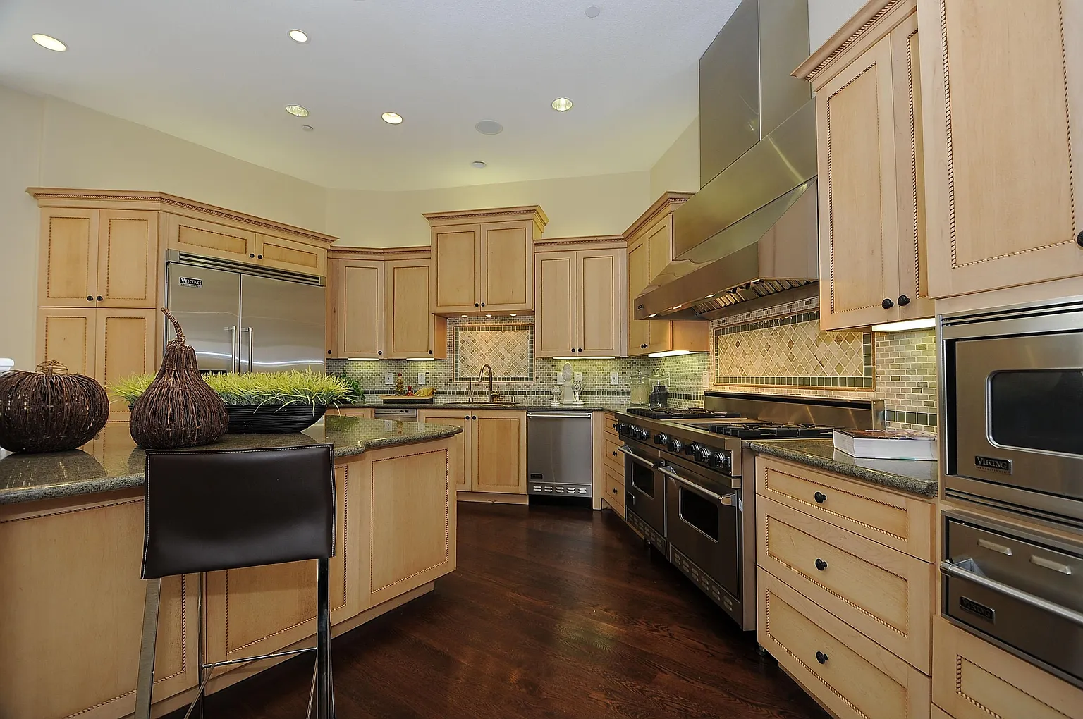 285 Sylvan Way photo 1