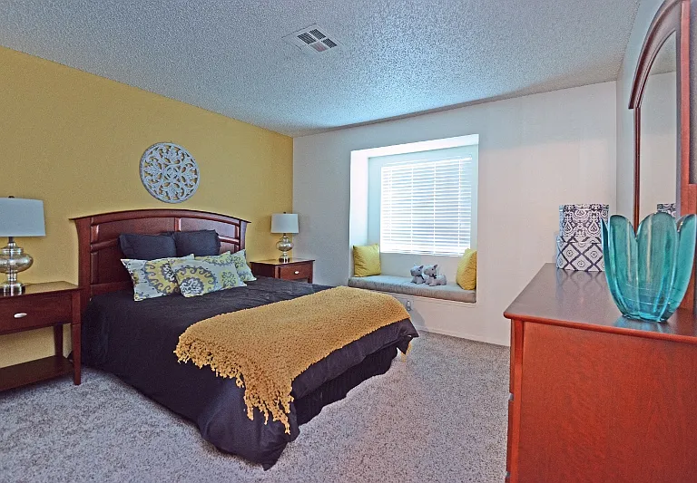 Cabana Club Apartments — Photo 15