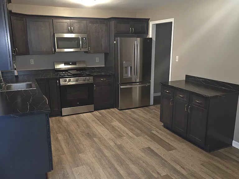 145 Charles Cir — Photo 18