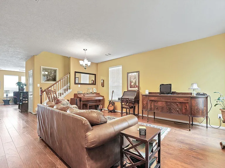 692 Casual Ln — Photo 2
