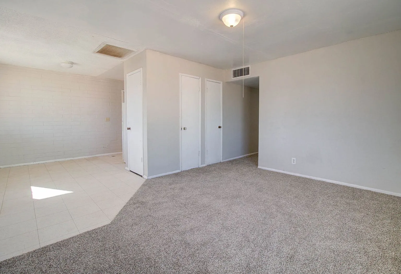 3 bed, 1.5 bath, 1008 sqft, $1,500 — Photo 4