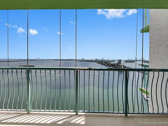 3rd image of 1752 N Bayshore Dr #37A