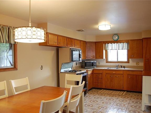 4th image of 182 Elmsford Dr